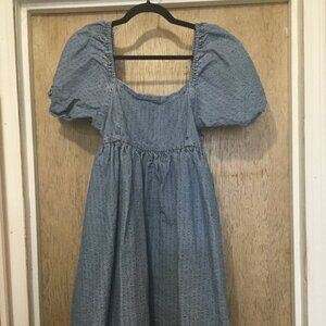 Levi's denim mini dress with pockets and zip at the back textured size medium